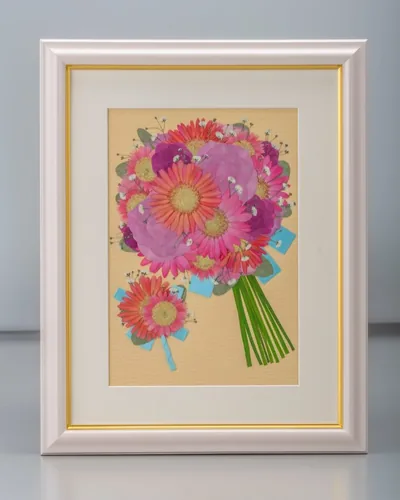 花束を押し花(プレスフラワー)にして額に入れた作例